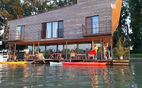 B&B Botel Charlie